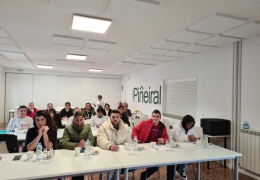 Os alumnos do EFA Piñeiral en Arzúa aprenden a importancia da boa maridaxe da man do C.R.II.GG. Augardentes e Licores Tradicionais de Galicia